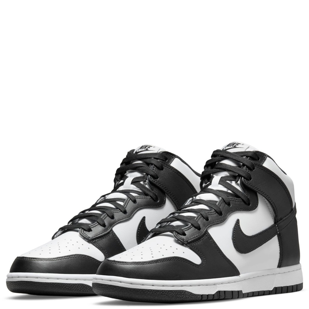 Nike Women’s Black and White Sneakers